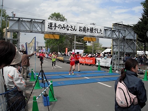 千歳JAL国際マラソン2011 フィニッシュ 写真