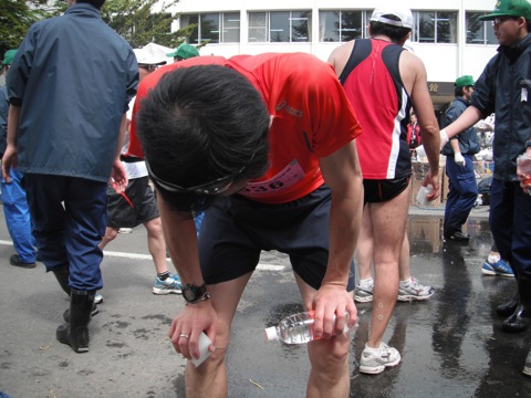 千歳JAL国際マラソン2011 フィニッシュ直後 写真